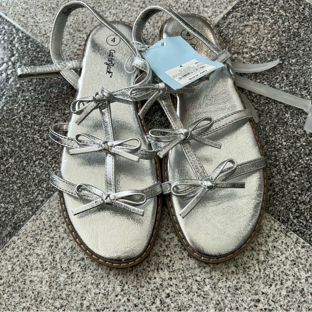 🌸2/$20 Cat & Jack Silver Bow-Strap Girls' Sandals- Size 4